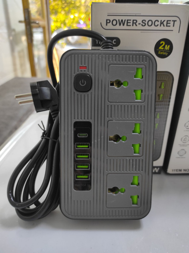 پاورسوکت چند راهی برق با 3 پریز یونیورسال و 4 پورت USB و 1 پورت Type-C